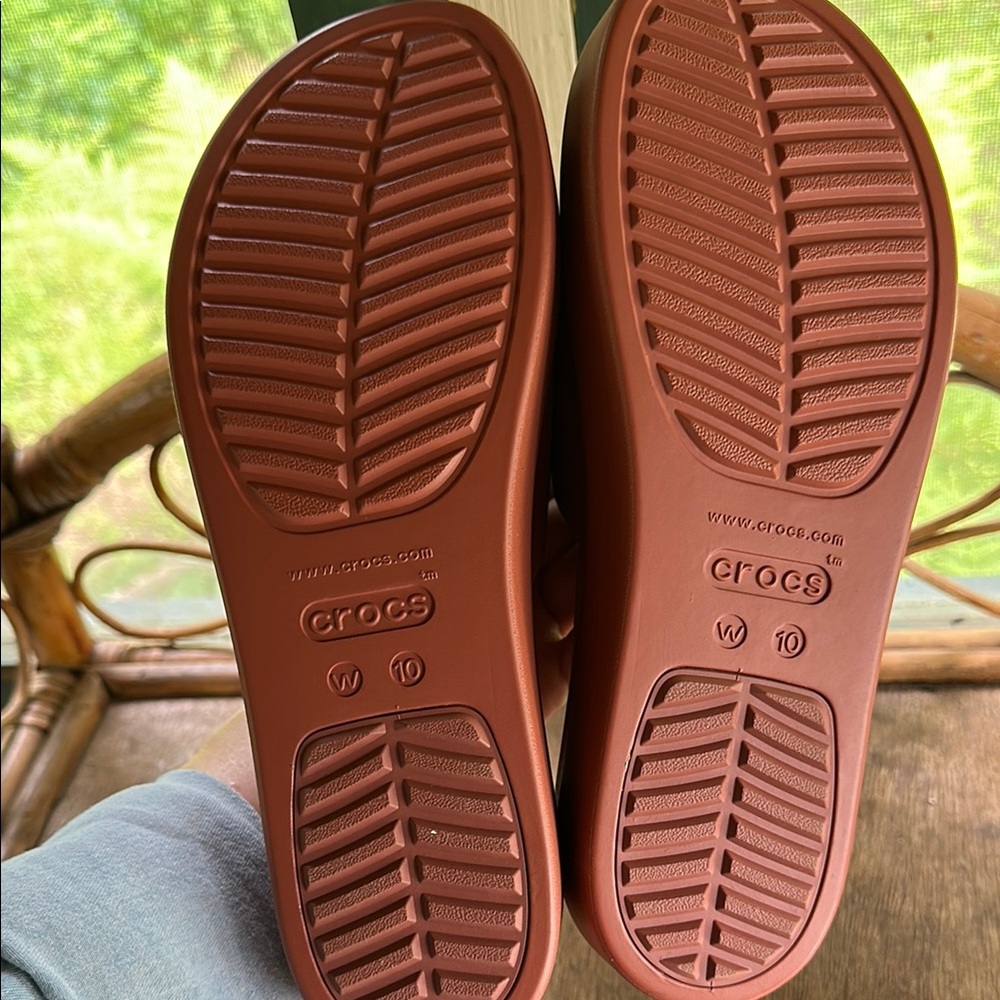 CROCS Platform Slide Sandals in Rosewood - Picture 4 of 10